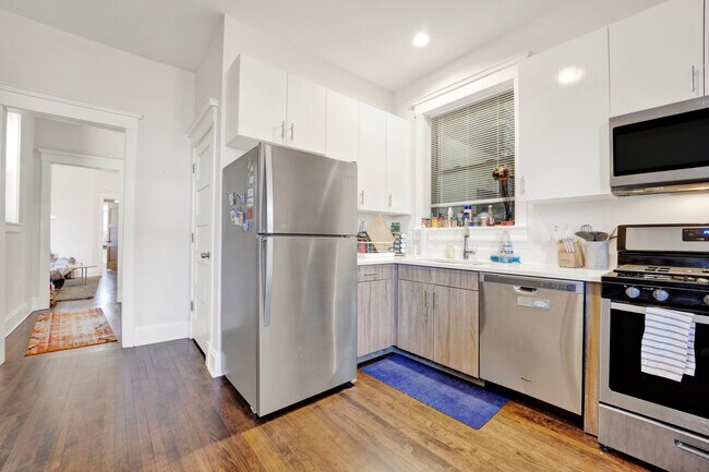 1008 W Dakin St, Unit 2