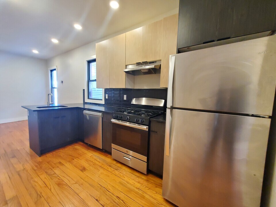 156 Boyd Ave, Unit 3B in Jersey City, NJ - Foto de edificio