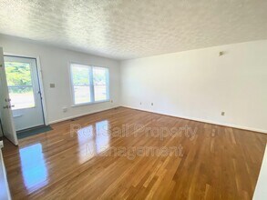 74 Ireland St in Hampton, VA - Foto de edificio - Building Photo