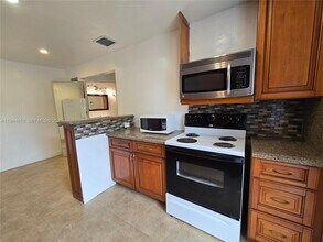 2957 SW 36th Ct in Miami, FL - Building Photo - Building Photo