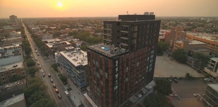 Wicker Park Connection in Chicago, IL - Foto de edificio - Building Photo