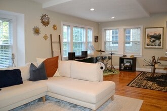 42 Robinwood Ave, Unit 1 in Boston, MA - Foto de edificio - Building Photo