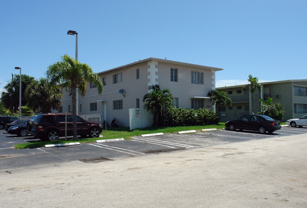 1043-1045 94th St in Miami Beach, FL - Building Photo