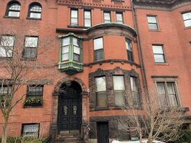 406 Beacon St, Unit 8 in Boston, MA - Building Photo