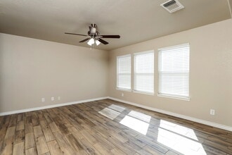 7918 Meadow Wind in San Antonio, TX - Building Photo - Building Photo