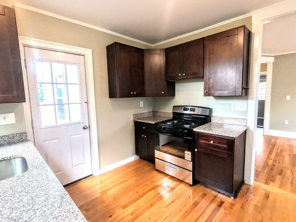 76 Farquhar St, Unit 2 in Boston, MA - Building Photo
