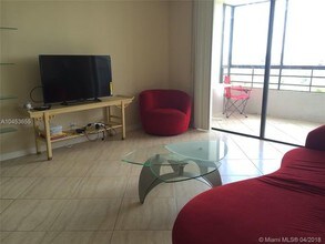 500 Three Islands Boulevard-Unit -4D in Hallandale Beach, FL - Building Photo - Building Photo