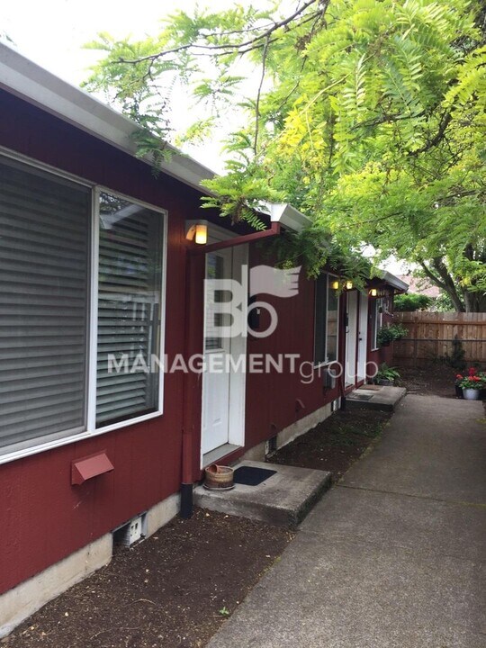 1537 N Killingsworth St in Portland, OR - Building Photo