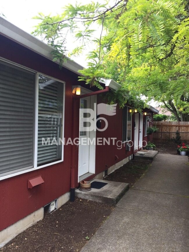 property at 1537 N Killingsworth St