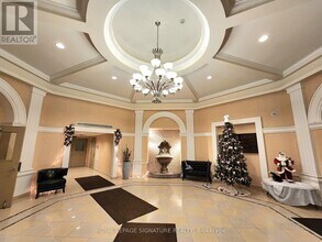 220 Forum Dr in Mississauga, ON - Building Photo - Building Photo