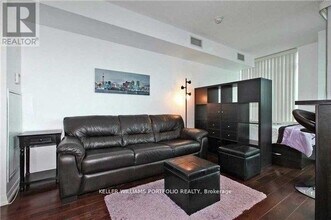209 Fort York Blvd in Toronto, ON - Building Photo - Building Photo