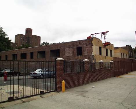 2035 Benedict Ave in Bronx, NY - Foto de edificio - Other