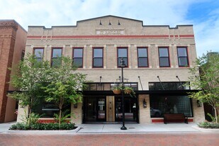 244 E Park Ave in Lake Wales, FL - Building Photo