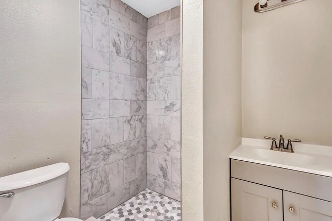 2351 Longhorn St in Dallas, TX - Building Photo - Building Photo