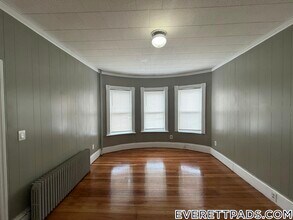 44 School St in Everett, MA - Foto de edificio - Building Photo