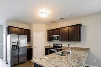 329 Beacon Field Rd in Columbia, SC - Building Photo - Building Photo