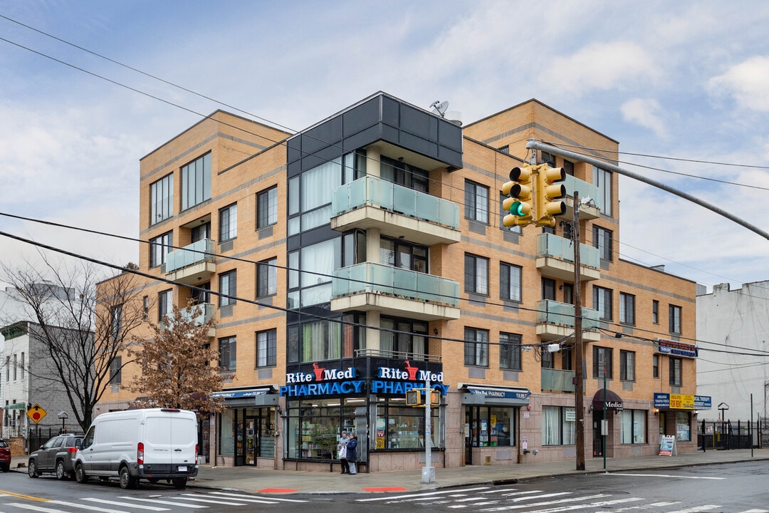 311 St Nicholas Ave in Ridgewood, NY - Foto de edificio