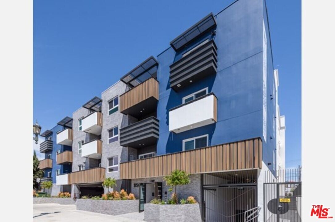 1150 N Cahuenga Blvd in Los Angeles, CA - Building Photo