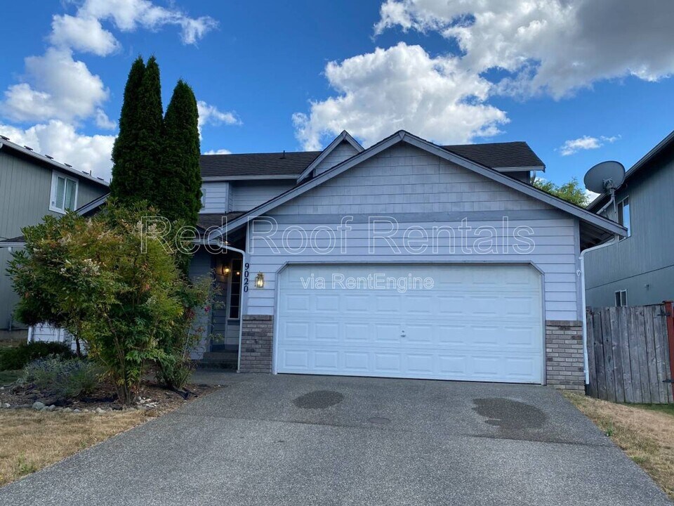9020 190th St E in Puyallup, WA - Building Photo
