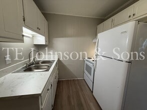 128 Weatherwood Ct in Winston-Salem, NC - Building Photo - Building Photo