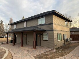 181 E Tall Fir Ct in Sisters, OR - Building Photo