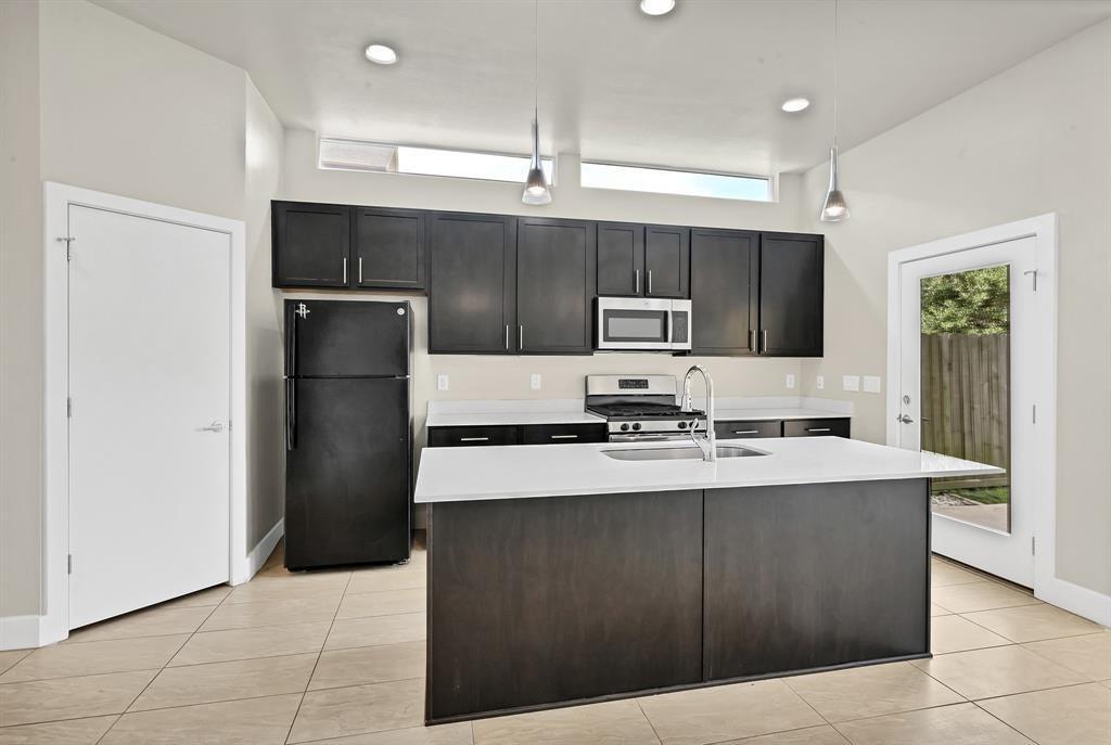 4411 Hershe St in Houston, TX - Building Photo