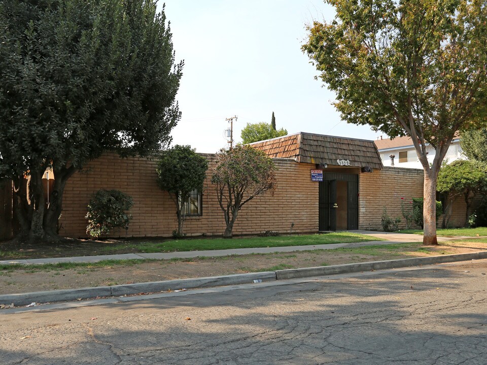 3372 E Sierra Madre Ave in Fresno, CA - Foto de edificio