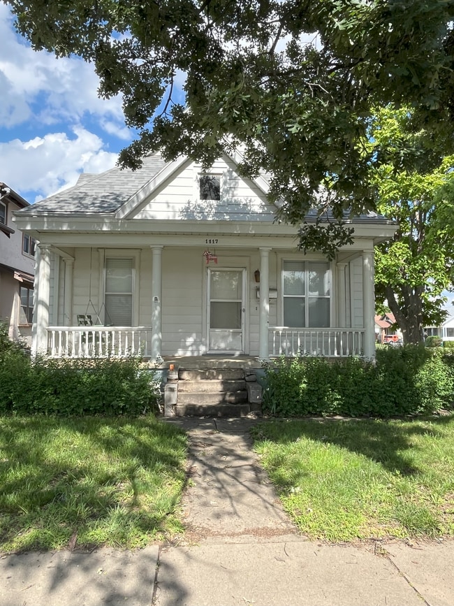 property at 1117 S Santa Fe Ave