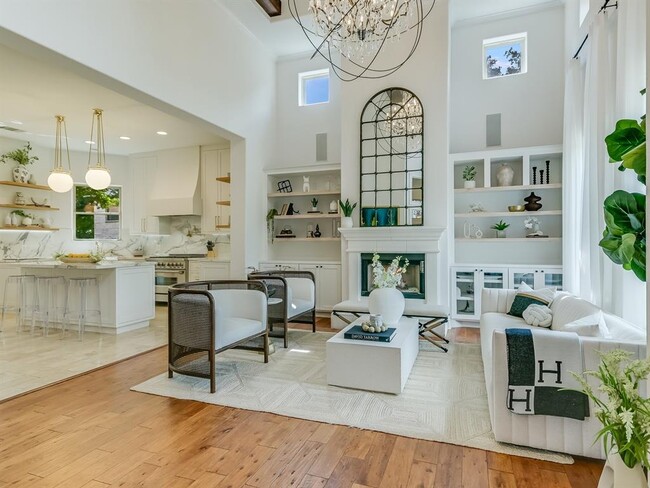 property at 809 Kinney Ave