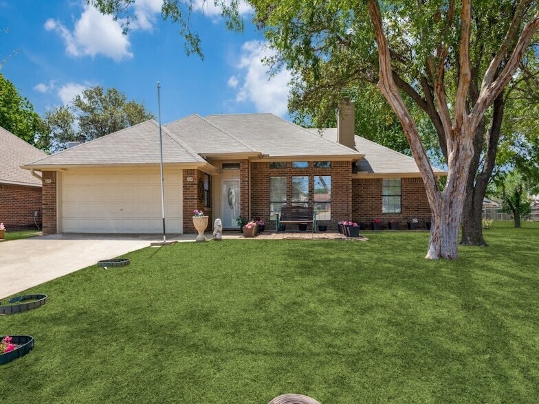 2900 Christopher Dr in Denton, TX - Building Photo