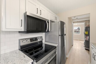 1785 McDonald Ln in New Albany, IN - Building Photo - Building Photo