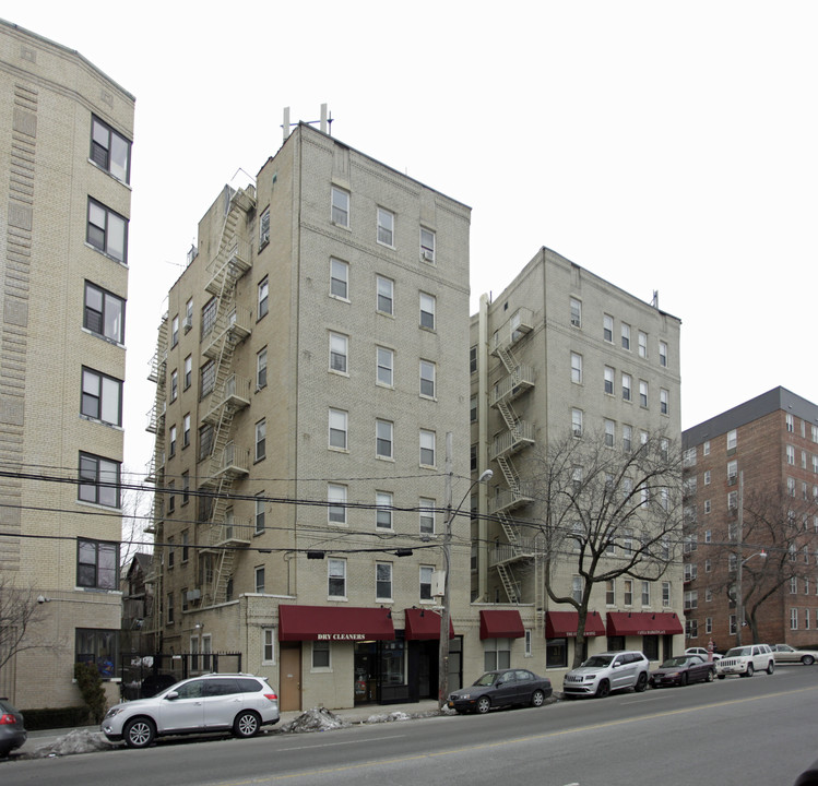 530 E 236th in Bronx, NY - Foto de edificio