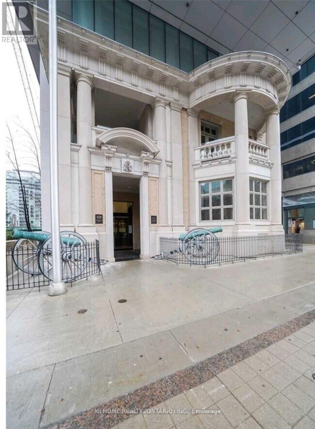 426-1426 University Ave in Toronto, ON - Building Photo - Building Photo