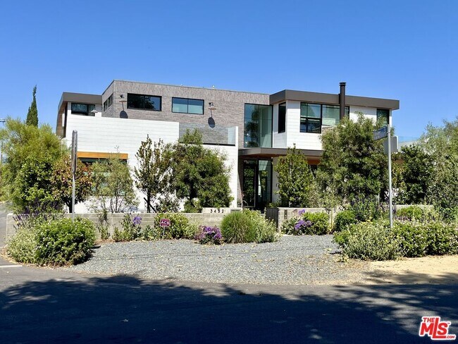3452 Grand View Blvd in Los Angeles, CA - Building Photo - Building Photo