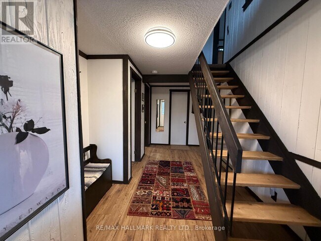 33 Huronwoods Dr in Oro-Medonte, ON - Building Photo - Building Photo
