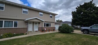 2177 Country Ln in Neenah, WI - Building Photo