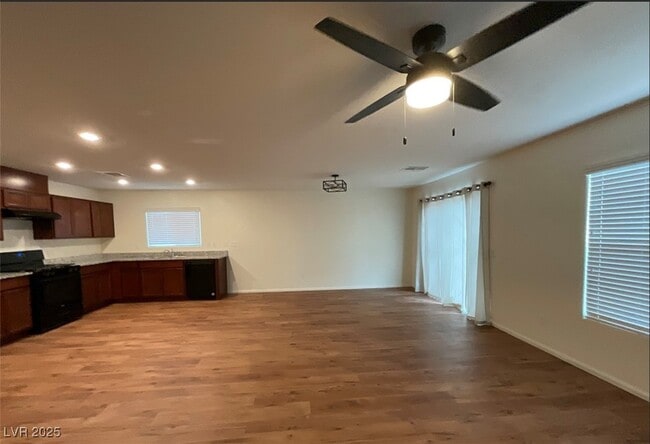 413 Burgos Ave in North Las Vegas, NV - Building Photo - Building Photo