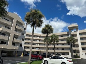 15969 NW 64th Ave in Hialeah, FL - Building Photo - Building Photo