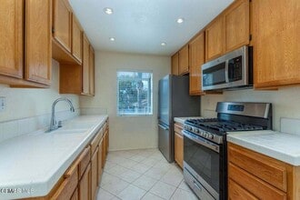 5200 Columbus Pl in Oxnard, CA - Building Photo - Building Photo