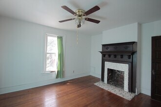 322 S Trenton Ave, Unit 1 in Pittsburgh, PA - Building Photo - Building Photo