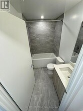 395 Square One Dr in Mississauga, ON - Building Photo - Building Photo