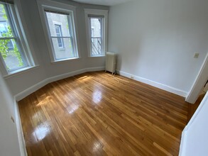 31 Wigglesworth St, Unit 4 in Boston, MA - Building Photo - Building Photo