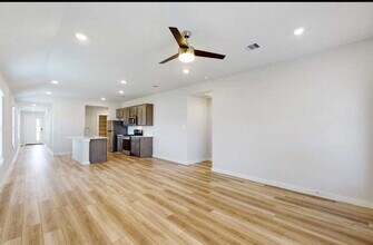 1010 Amistad Lp in College Station, TX - Building Photo - Building Photo