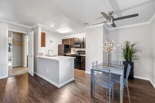 LAUREL GLEN in Manteca, CA - Building Photo