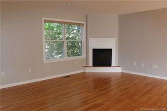 39 Oak St in Stamford, CT - Building Photo - Building Photo
