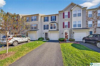 4596 Jasmine Dr in Center Valley, PA - Building Photo - Building Photo