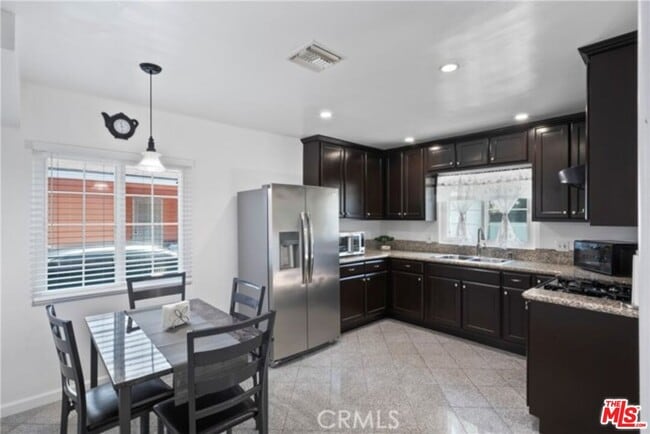 11006 Mansel Ave in Inglewood, CA - Building Photo - Building Photo