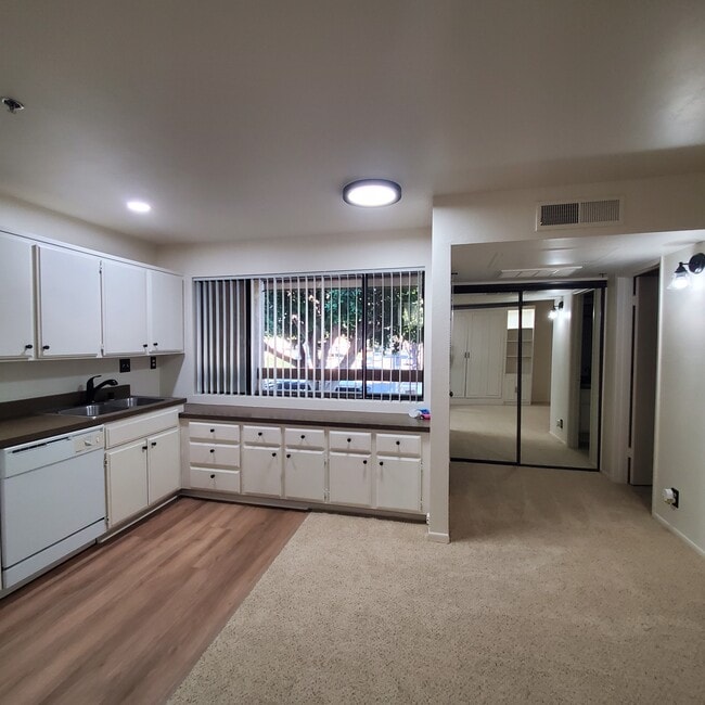 351 N Ford Ave, Unit #212 in Fullerton, CA - Foto de edificio - Building Photo