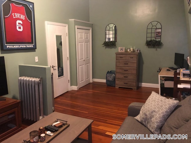 358 Broadway, Unit 5 in Somerville, MA - Building Photo - Building Photo