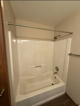 Willow Glen Apartments in Muskego, WI - Foto de edificio - Building Photo